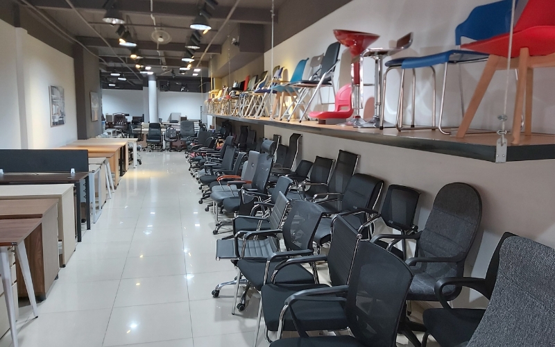 tiêu chí chọn showroom nội thất văn phòng uy tín