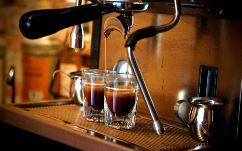 cách sử dụng máy pha cà phê đúng chuẩn
