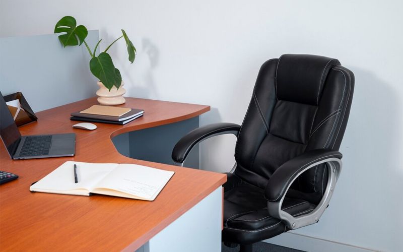 lưu ý khi mua ghế giám đốc và ghế nhân viên văn phòng