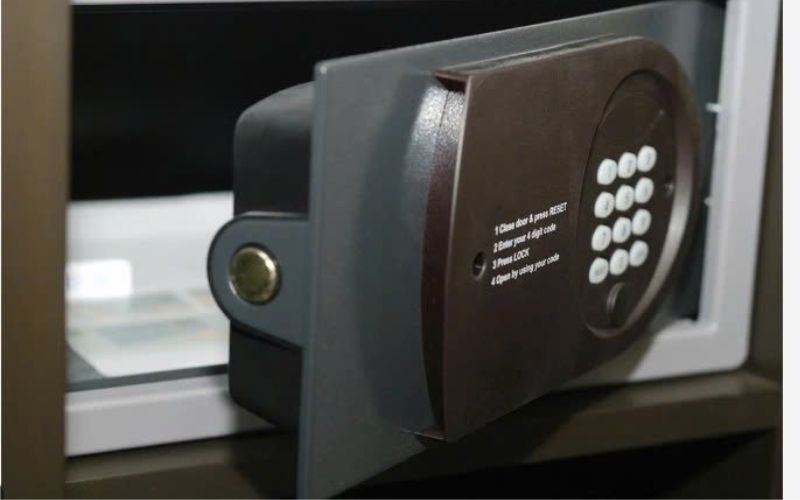 Các yếu tố ảnh hưởng đến thời lượng pin két sắt điện tử