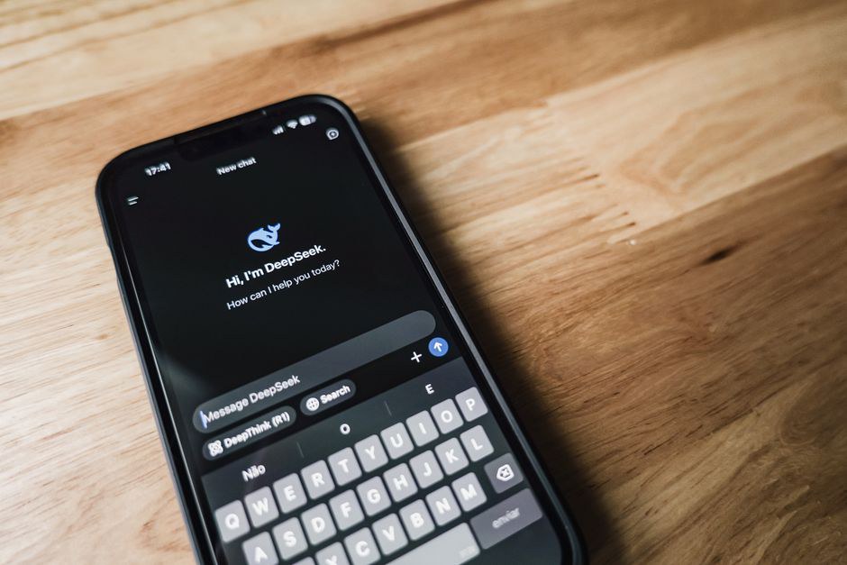 Trang bán hàng cá nhân và nỗi sợ tin nhắn dồn đống: phần mềm chatbot có thực sự đỡ tay không?